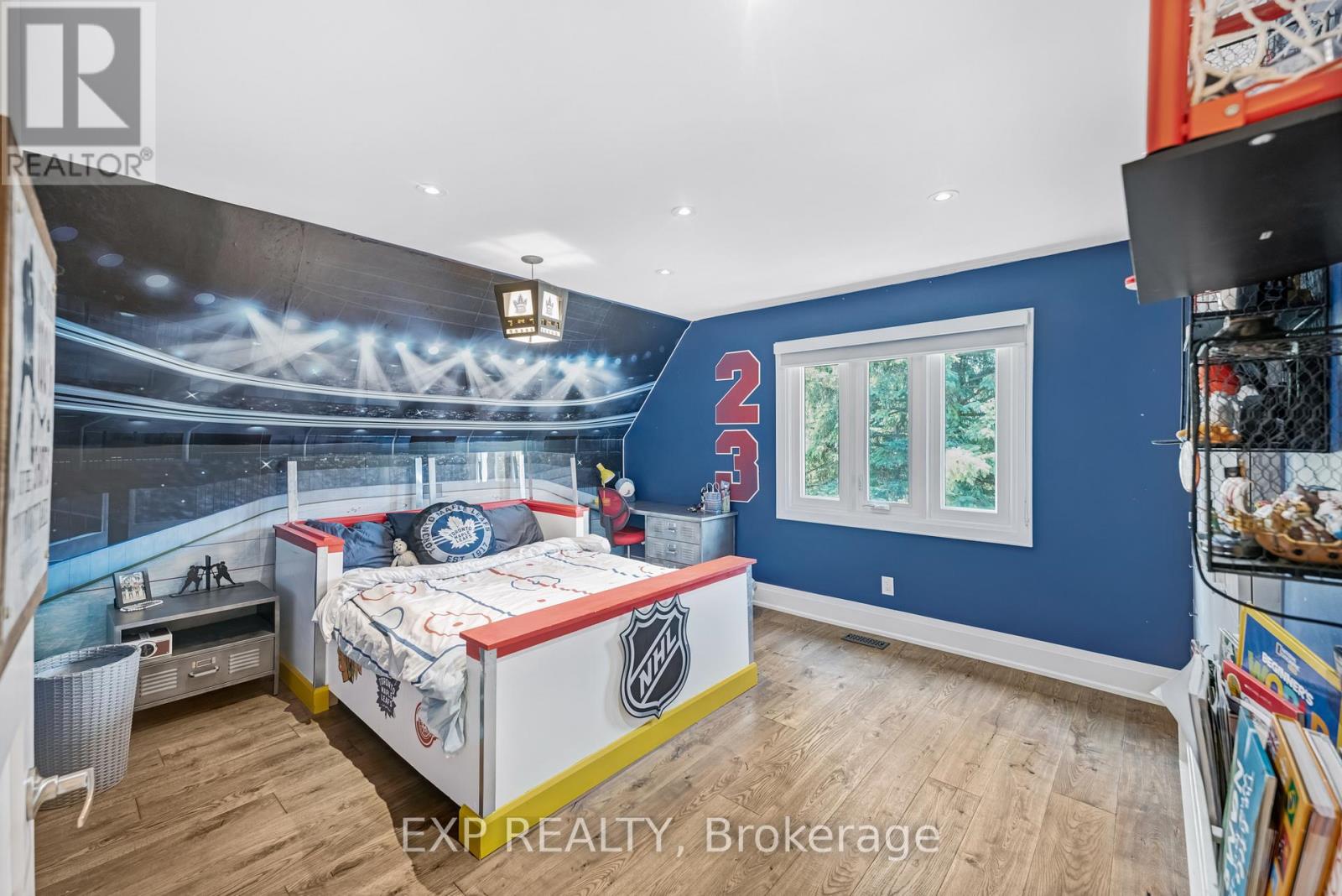 Photo 36 of 17 Chamberlain Court, King ON