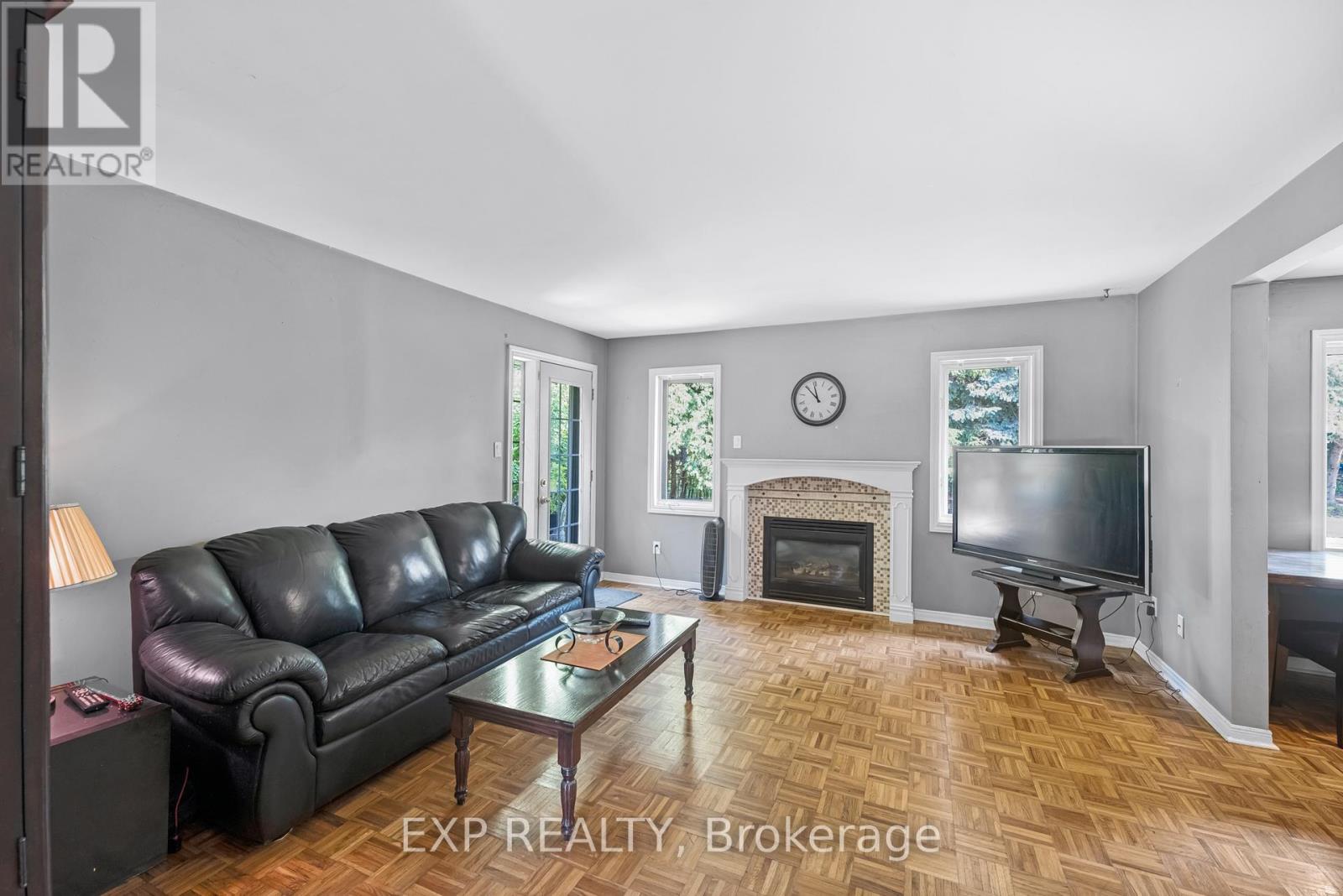 Photo 39 of 17 Chamberlain Court, King ON