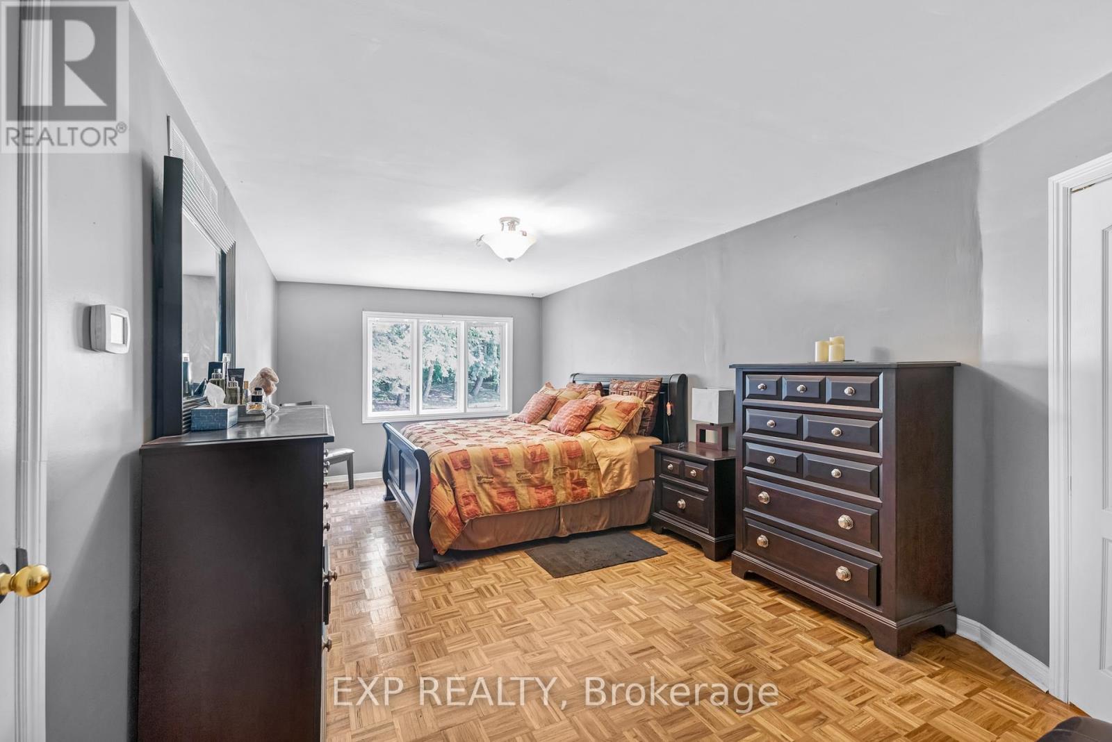 Photo 43 of 17 Chamberlain Court, King ON
