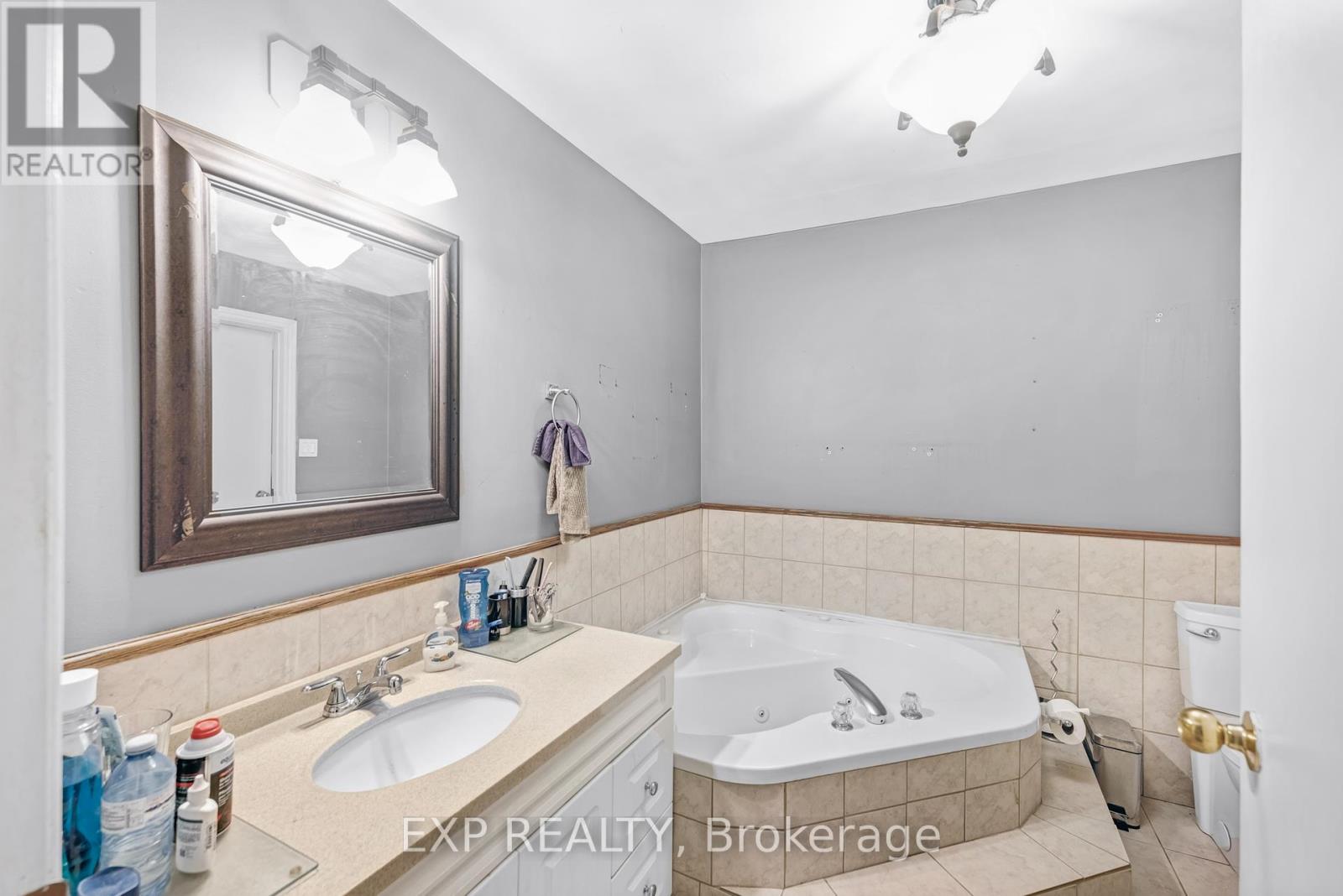 Photo 44 of 17 Chamberlain Court, King ON