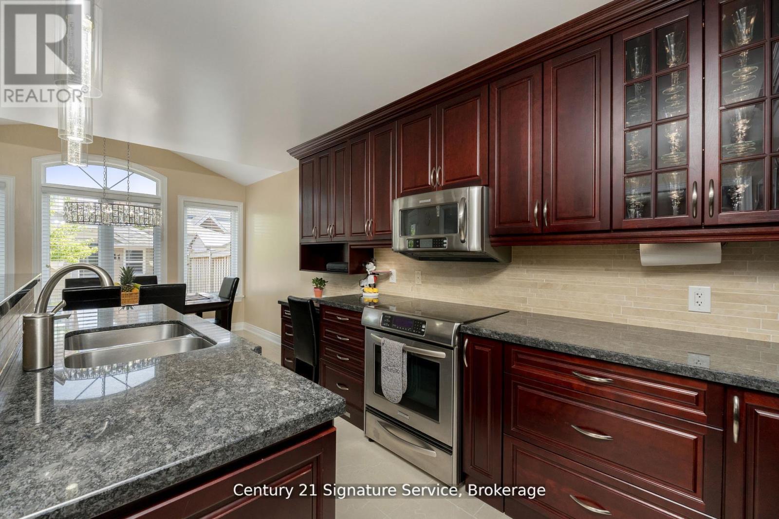 Photo 16 of 41 Faris Street, Bradford West Gwillimbury ON