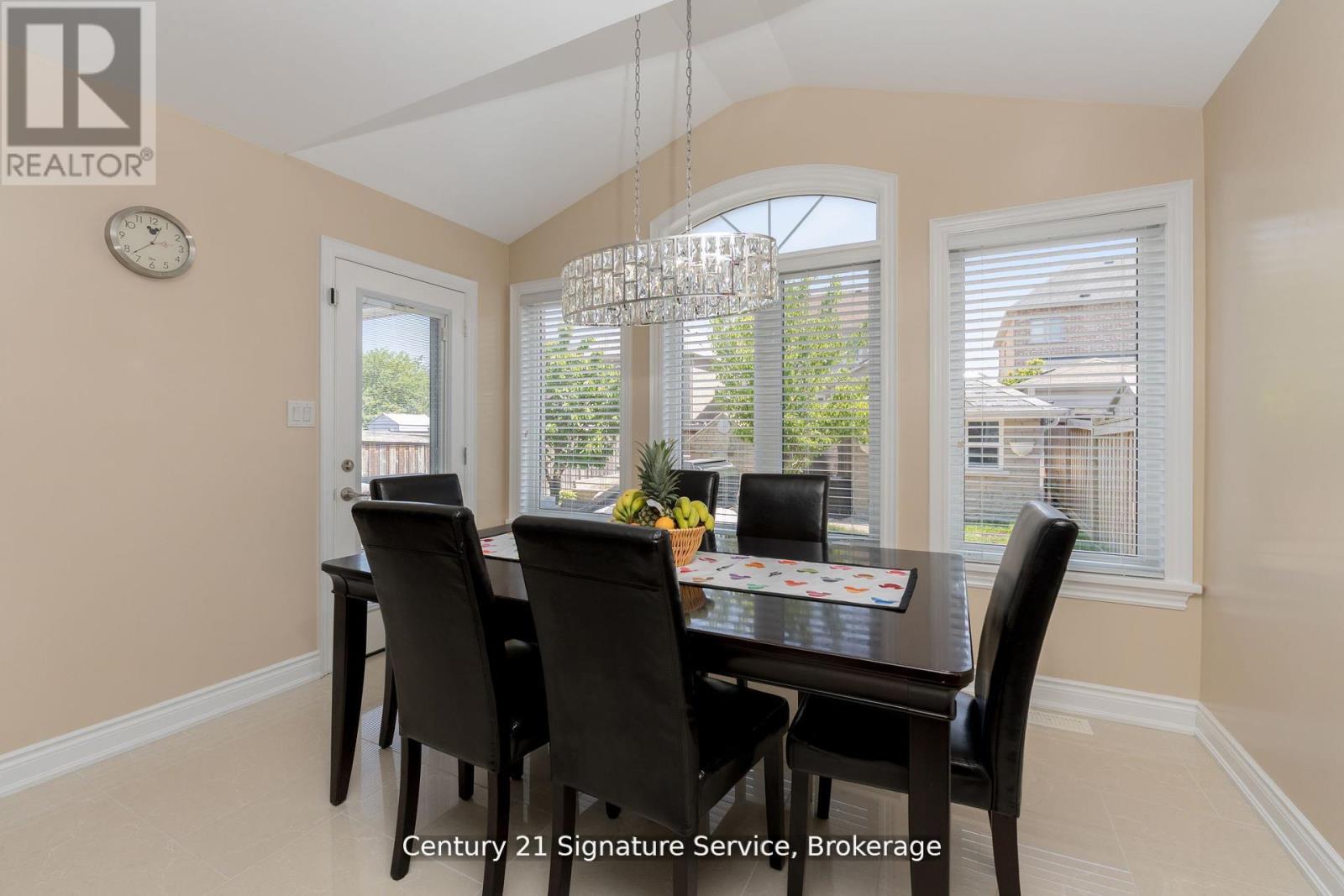 Photo 20 of 41 Faris Street, Bradford West Gwillimbury ON