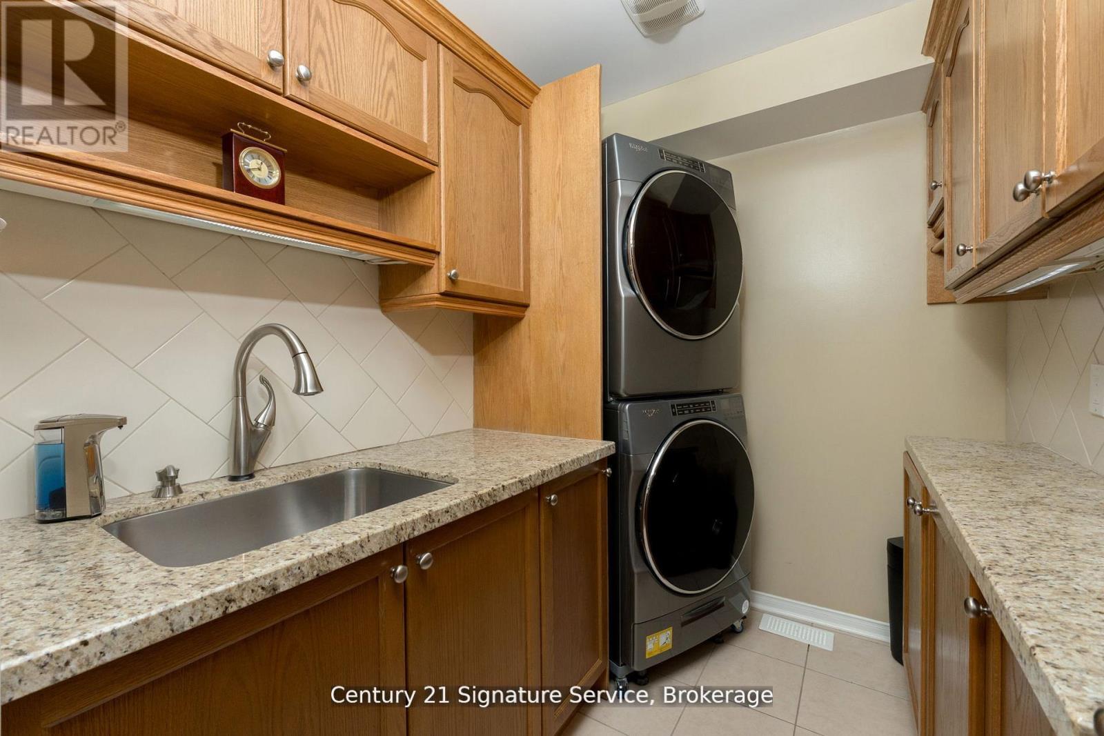 Photo 30 of 41 Faris Street, Bradford West Gwillimbury ON