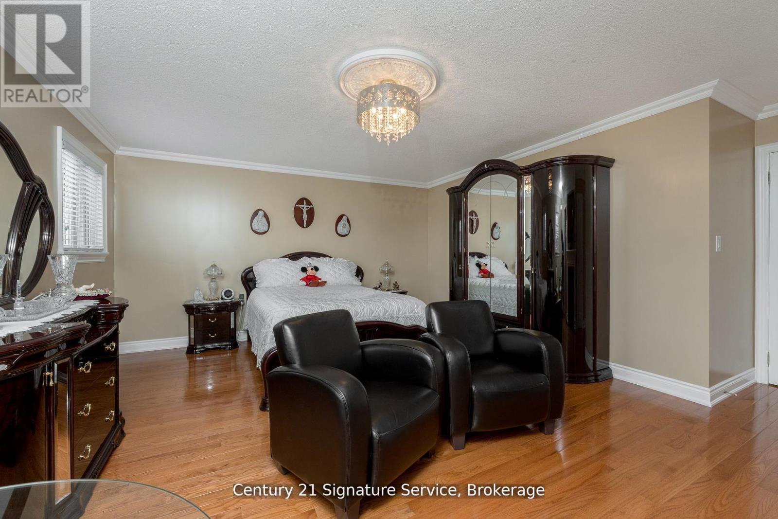 Photo 1 of 41 Faris Street, Bradford West Gwillimbury ON