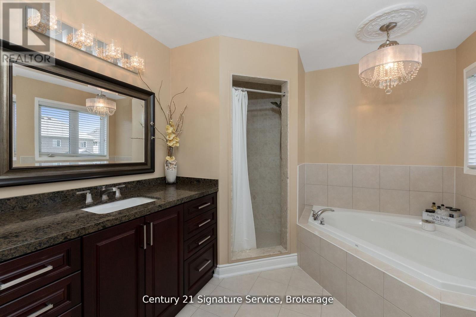 Photo 12 of 41 Faris Street, Bradford West Gwillimbury ON