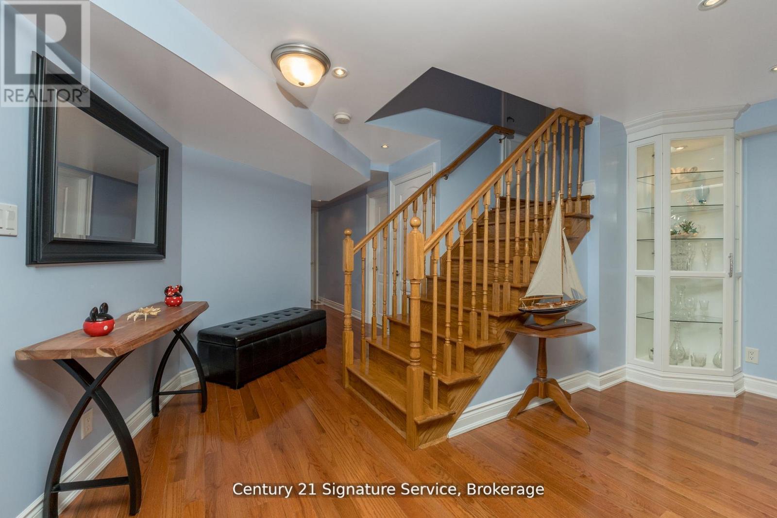 Photo 3 of 41 Faris Street, Bradford West Gwillimbury ON