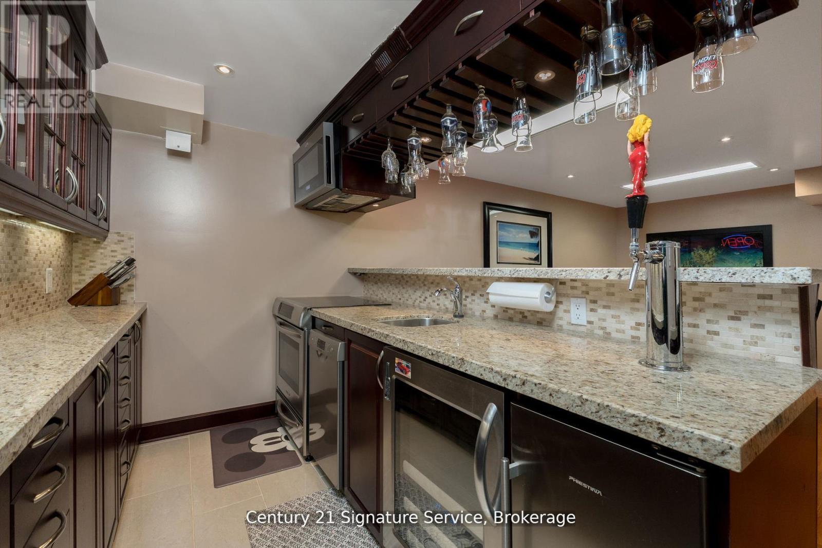 Photo 5 of 41 Faris Street, Bradford West Gwillimbury ON