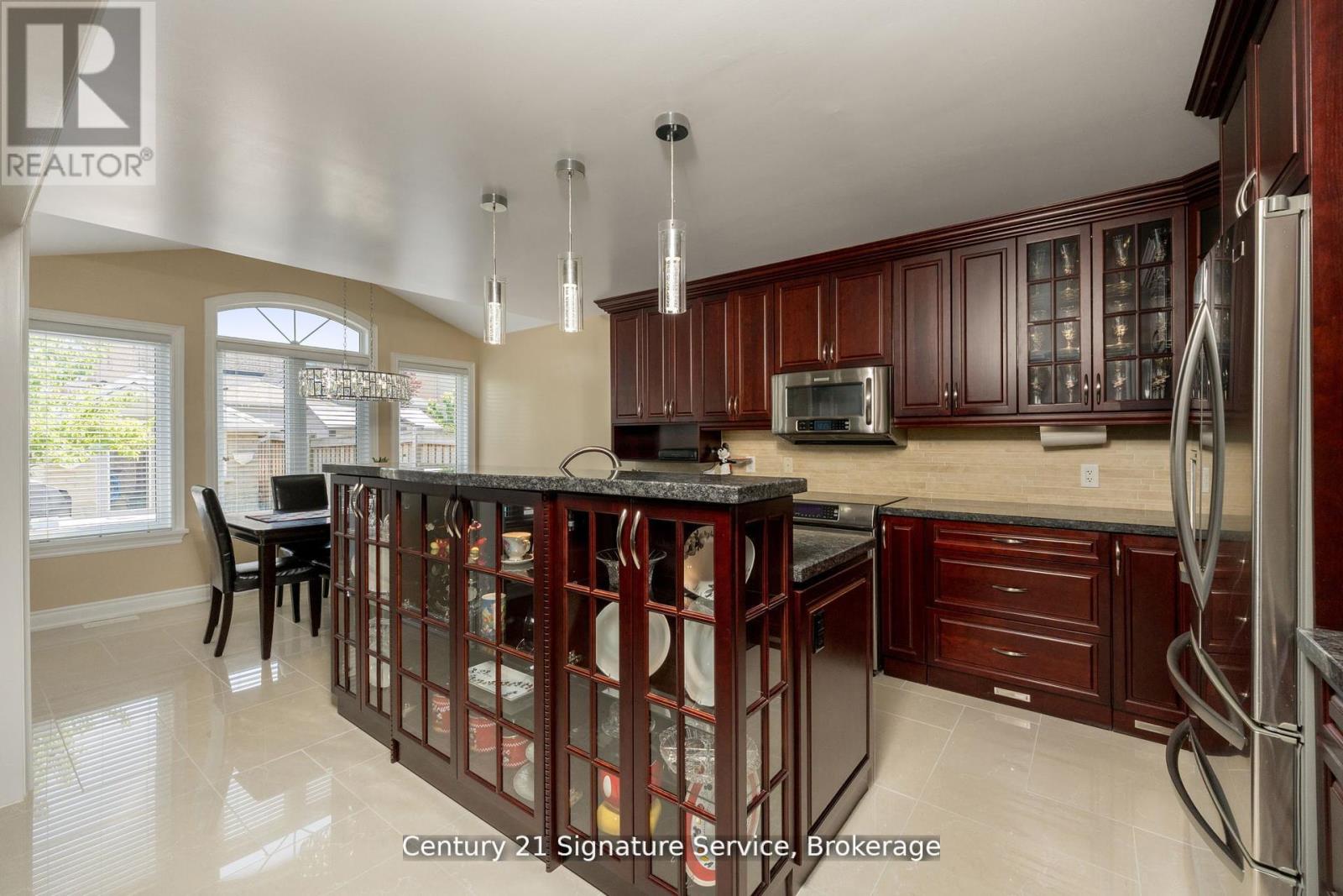 Photo 24 of 41 Faris Street, Bradford West Gwillimbury ON