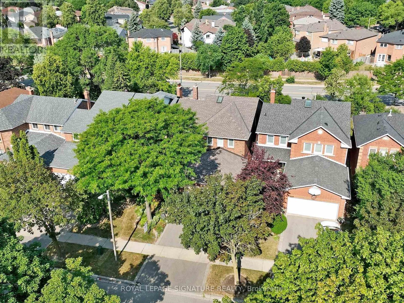 Photo 29 of 48 Millcroft Way, Vaughan ON