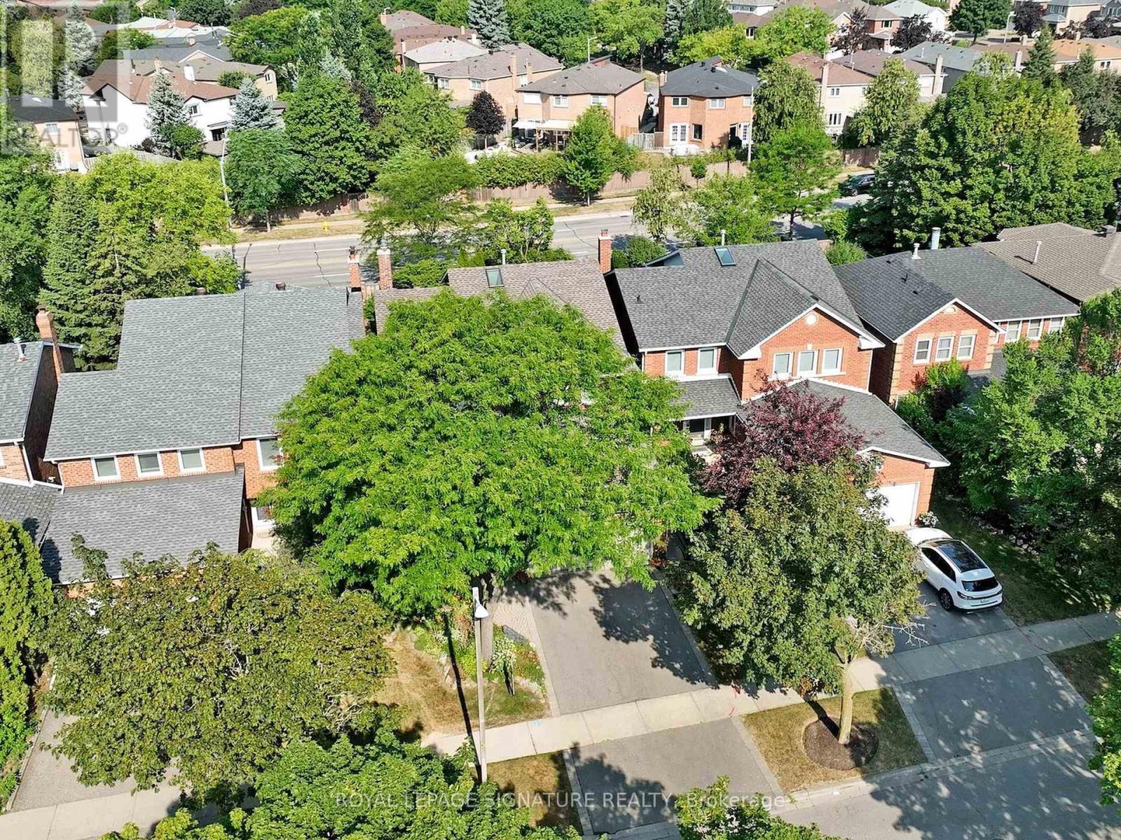Photo 28 of 48 Millcroft Way, Vaughan ON