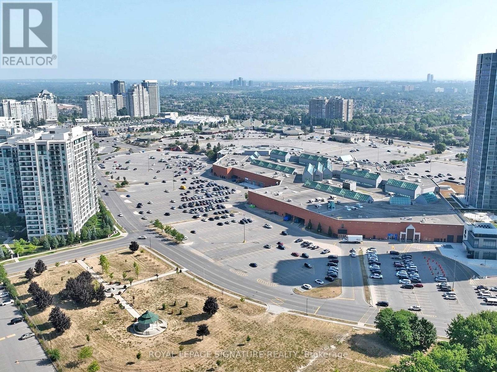 Photo 33 of 48 Millcroft Way, Vaughan ON