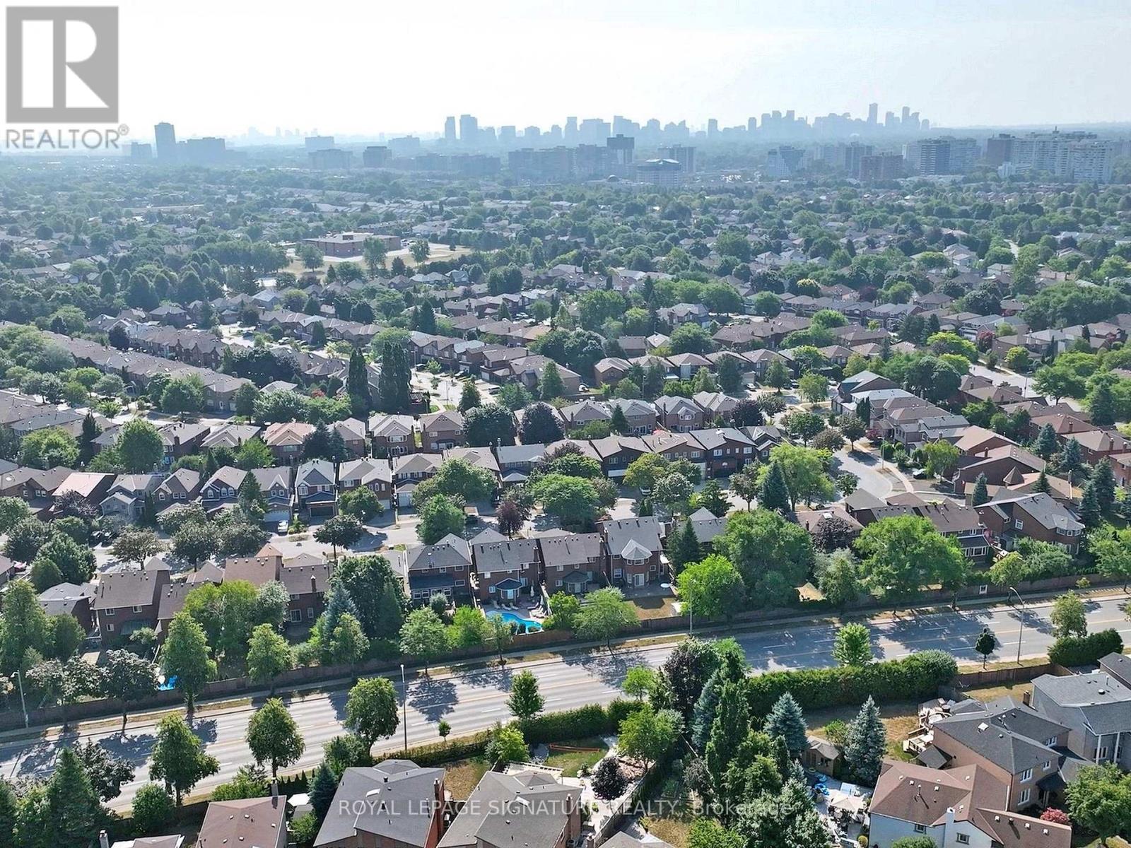 Photo 37 of 48 Millcroft Way, Vaughan ON