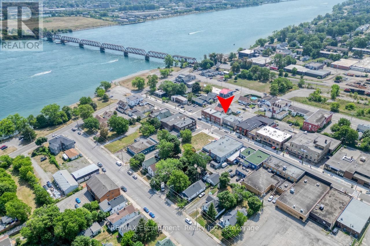 Photo 3 of 27 29 Jarvis Street, Fort Erie ON