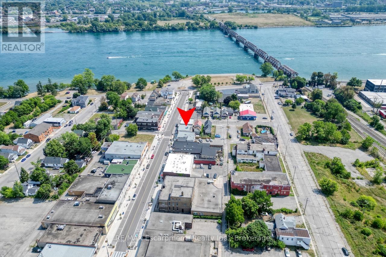 Photo 4 of 27 29 Jarvis Street, Fort Erie ON