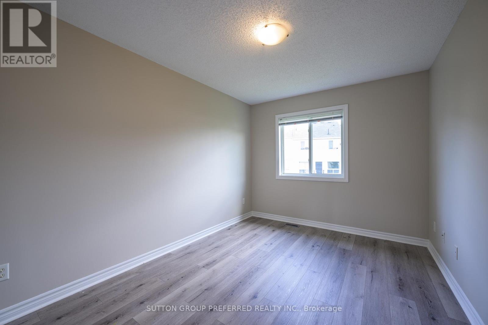 Photo 4 of 29 600 Sarnia Road, London North ON