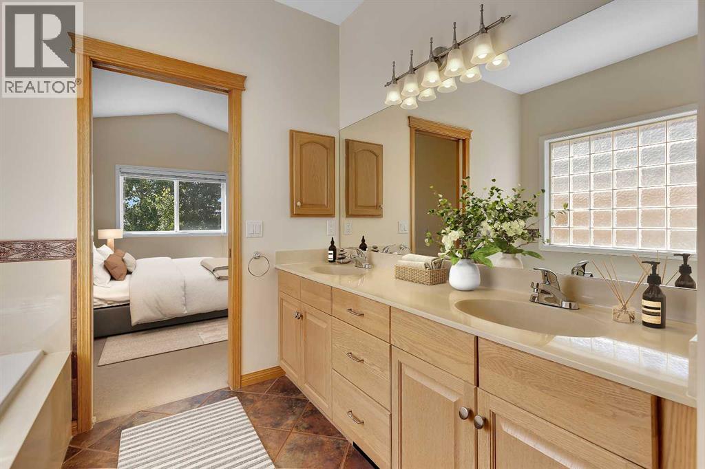 Photo 20 of 1069 Panorama Hills Landing Nw, Calgary AB
