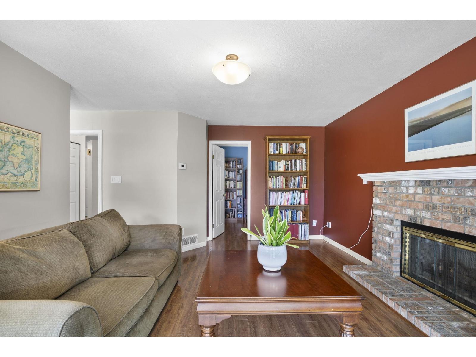 Photo 13 of 16060 93 Avenue, Surrey BC