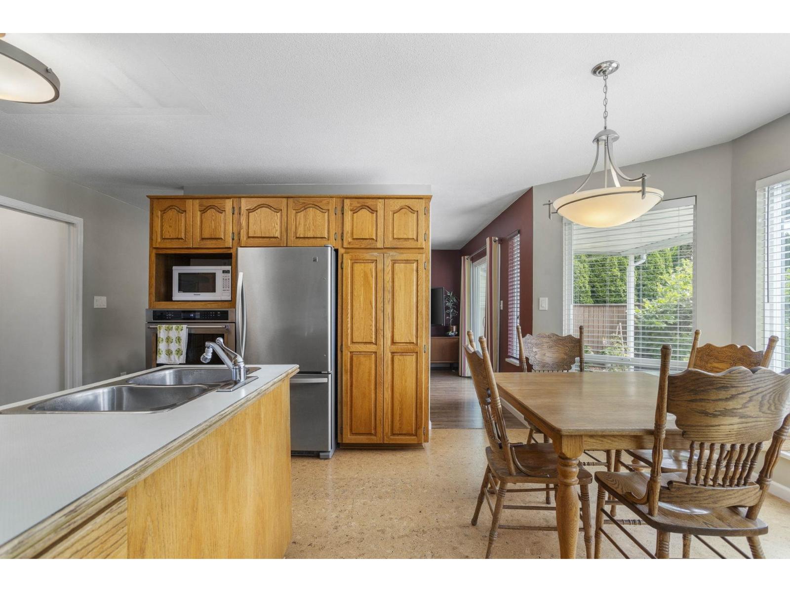 Photo 15 of 16060 93 Avenue, Surrey BC