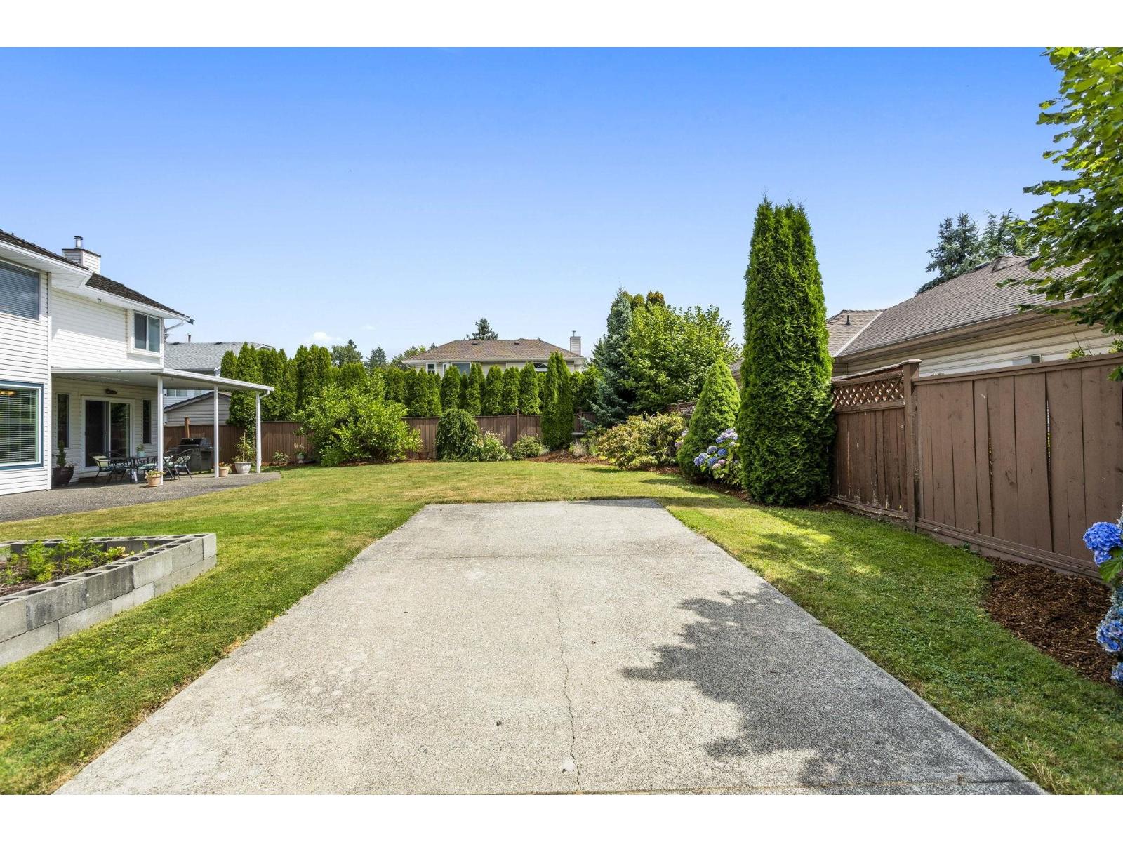 Photo 11 of 16060 93 Avenue, Surrey BC