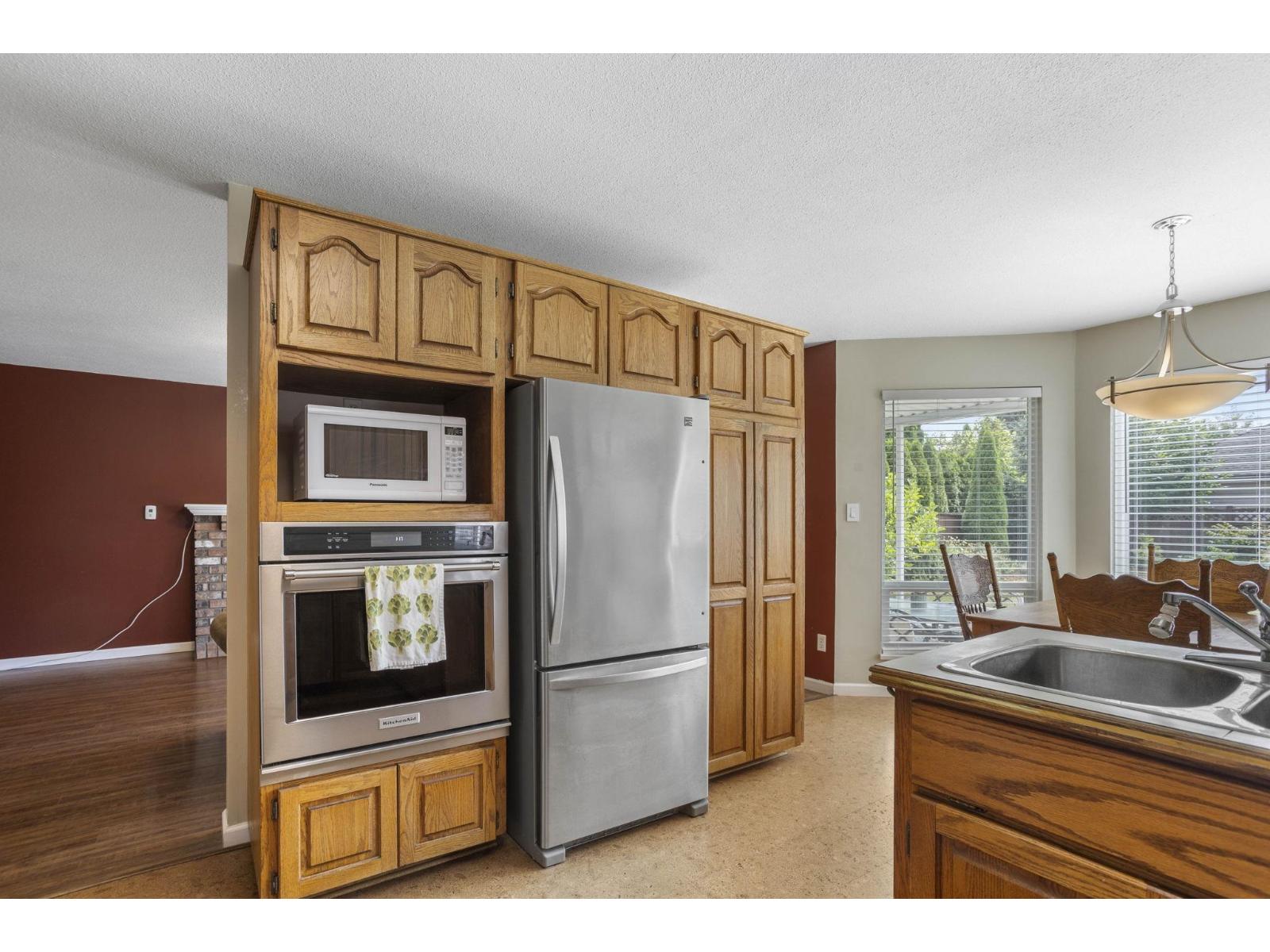 Photo 22 of 16060 93 Avenue, Surrey BC