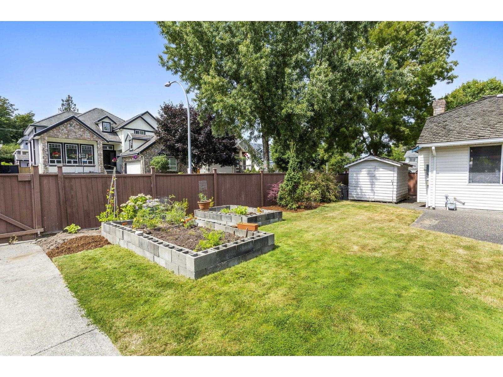 Photo 17 of 16060 93 Avenue, Surrey BC