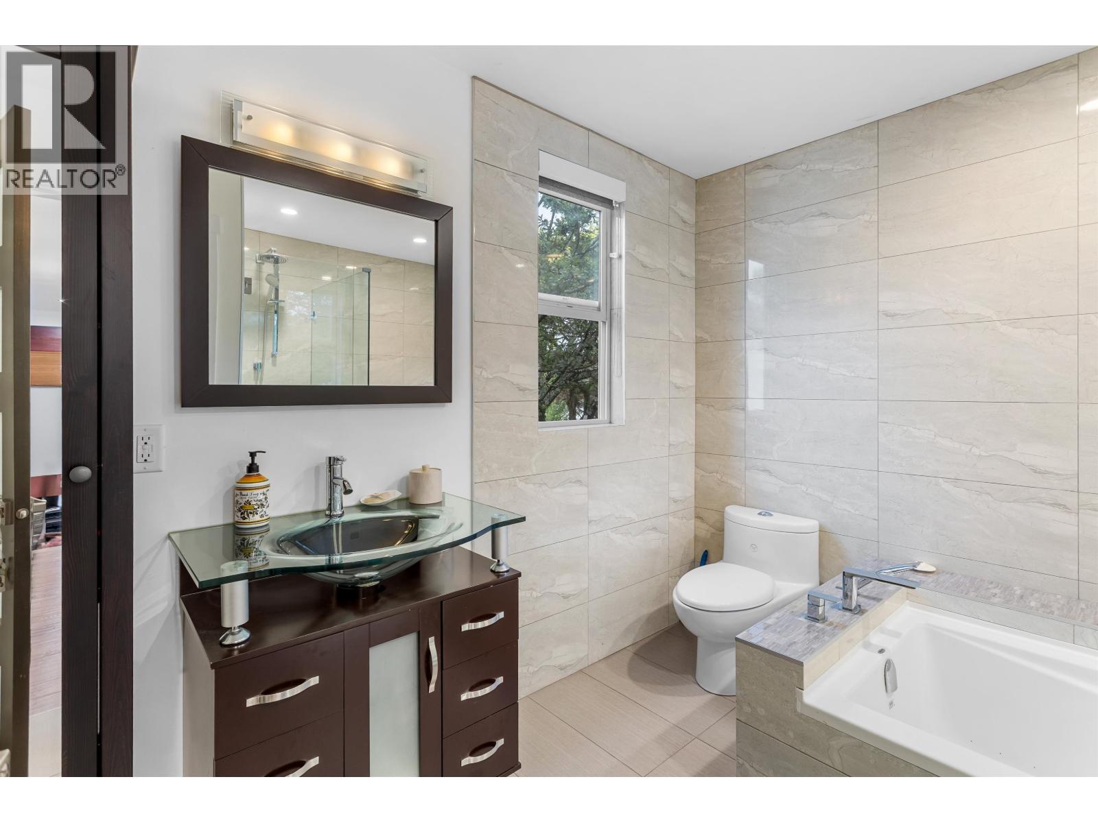 852 WRIGHT AVENUE, Port Coquitlam