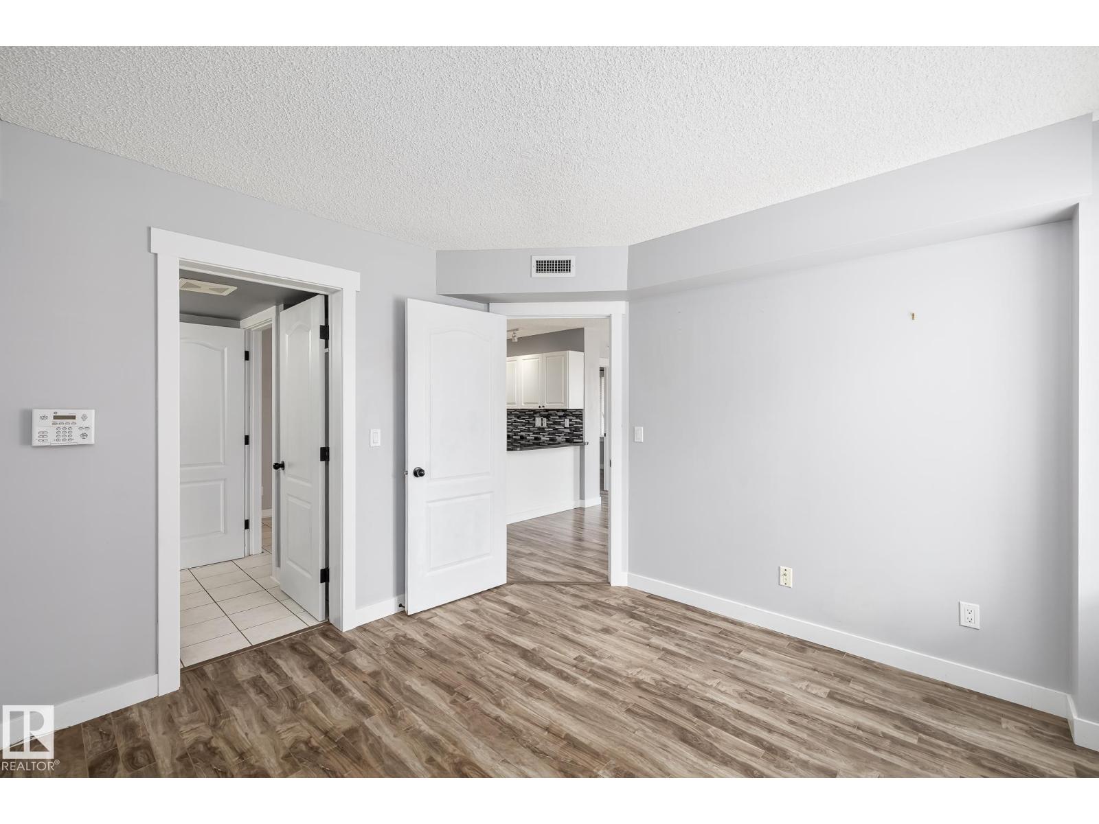 Photo 18 of 204 10909 103 Av Nw, Edmonton AB