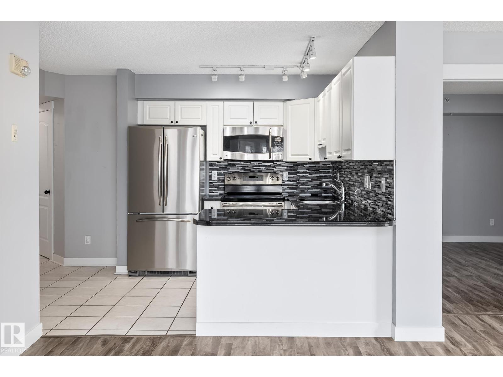 Photo 9 of 204 10909 103 Av Nw, Edmonton AB