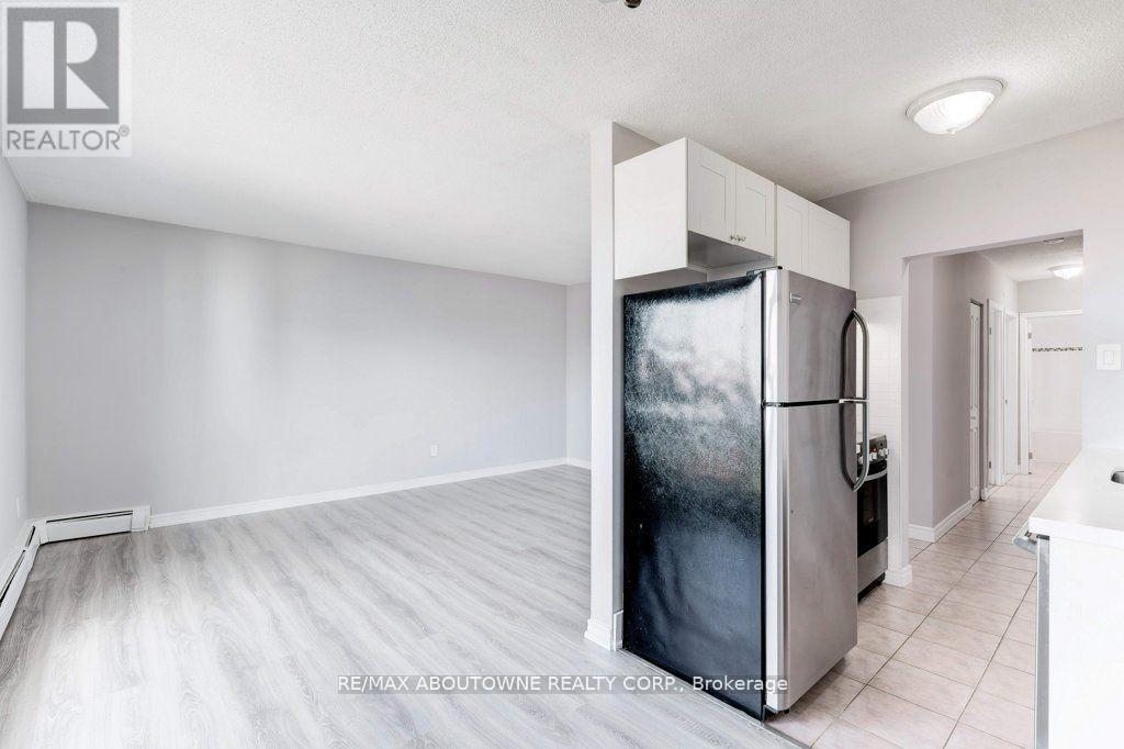 Photo 3 of 903 81 Charlton Avenue E, Hamilton ON