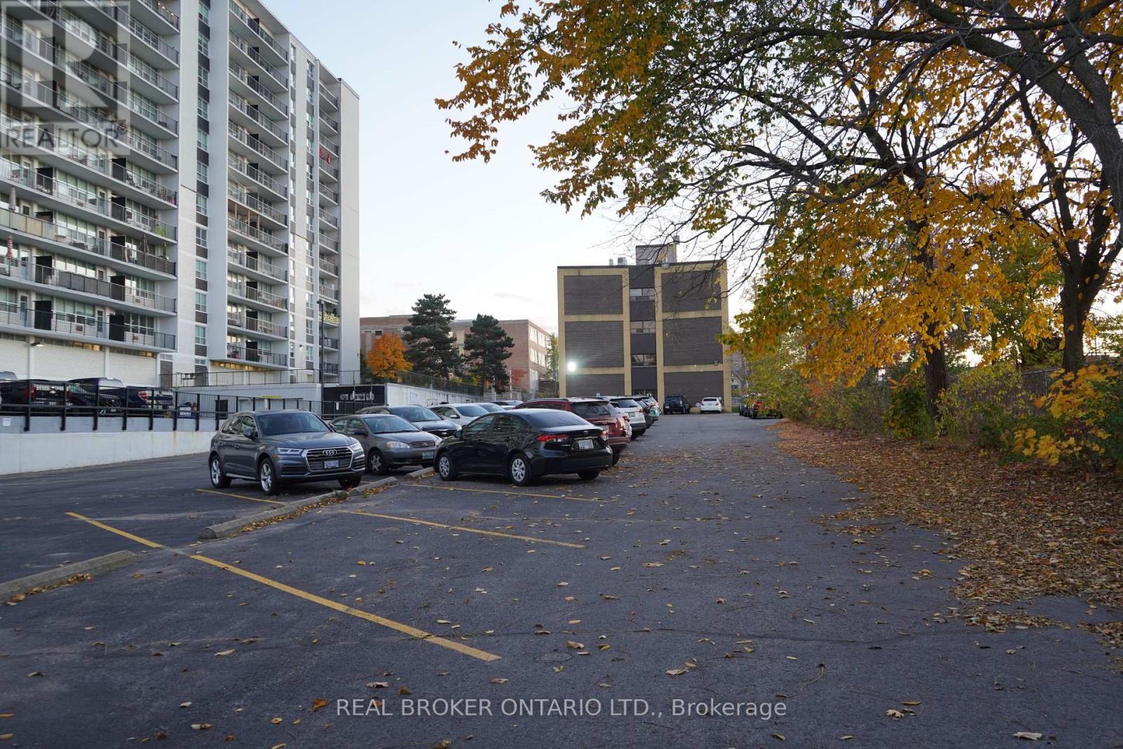 Photo 14 of 824 King Street W, Kitchener ON