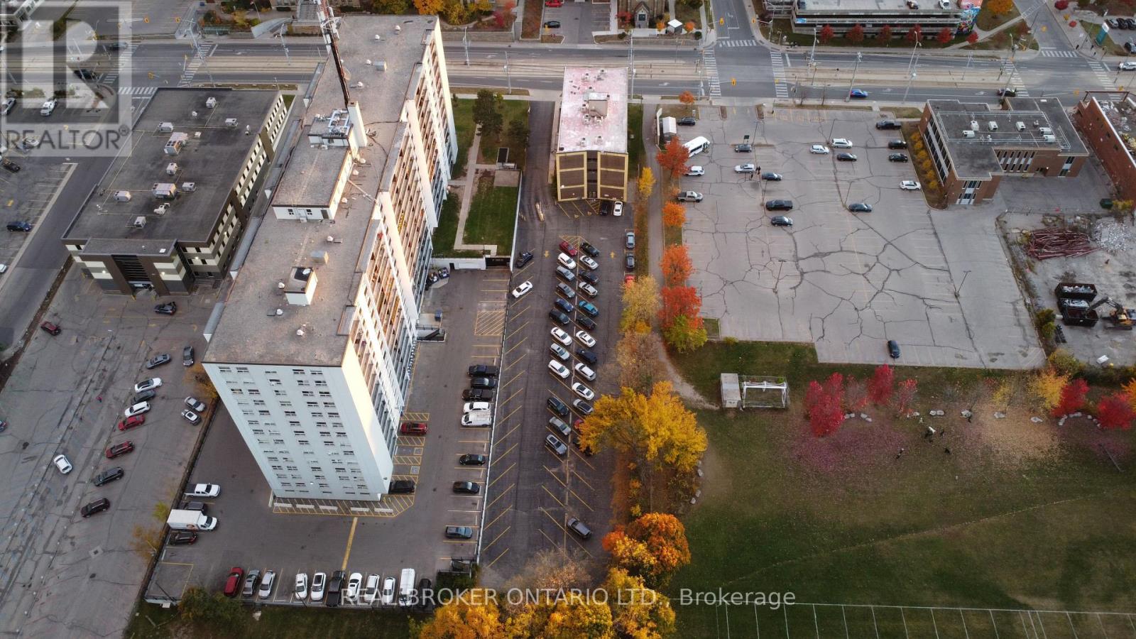 Photo 5 of 824 King Street W, Kitchener ON