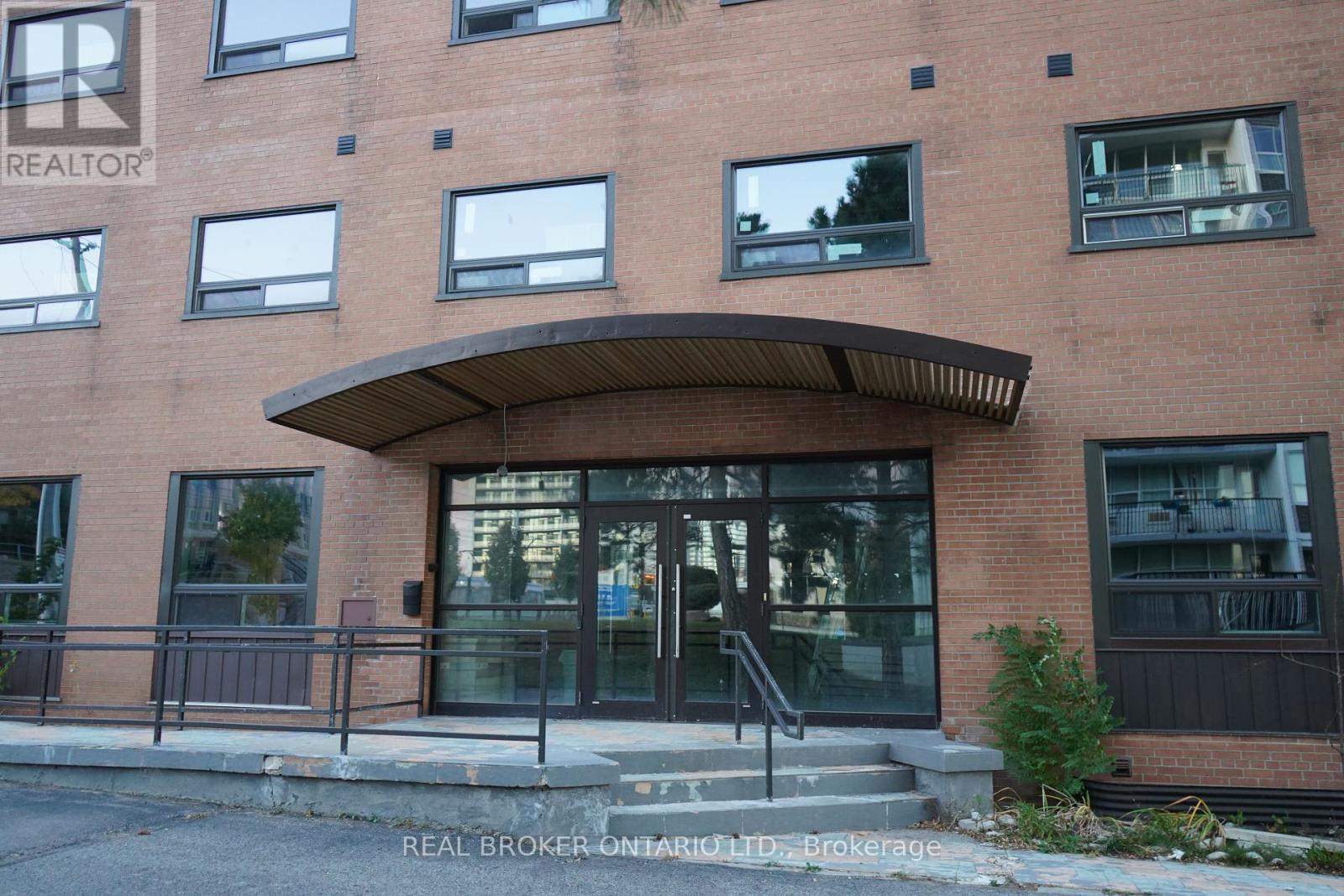 Photo 11 of 824 King Street W, Kitchener ON