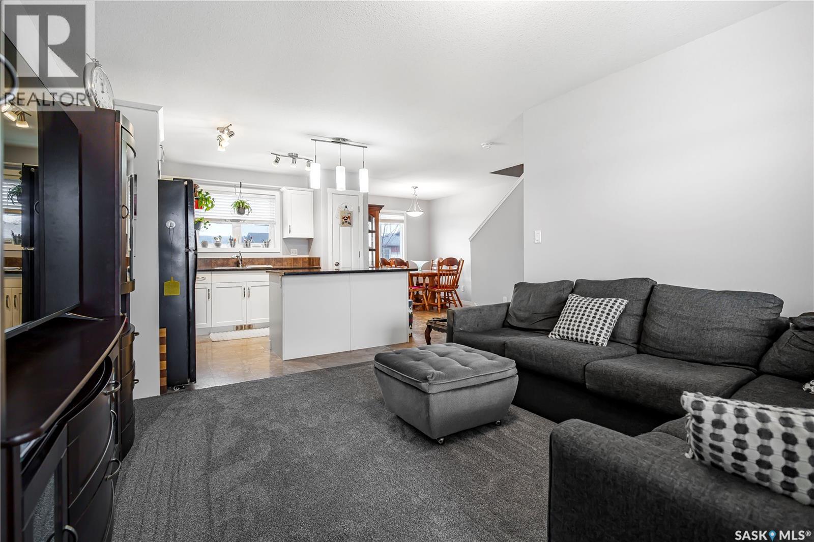 Photo 8 of 303 3440 Avonhurst Drive, Regina SK