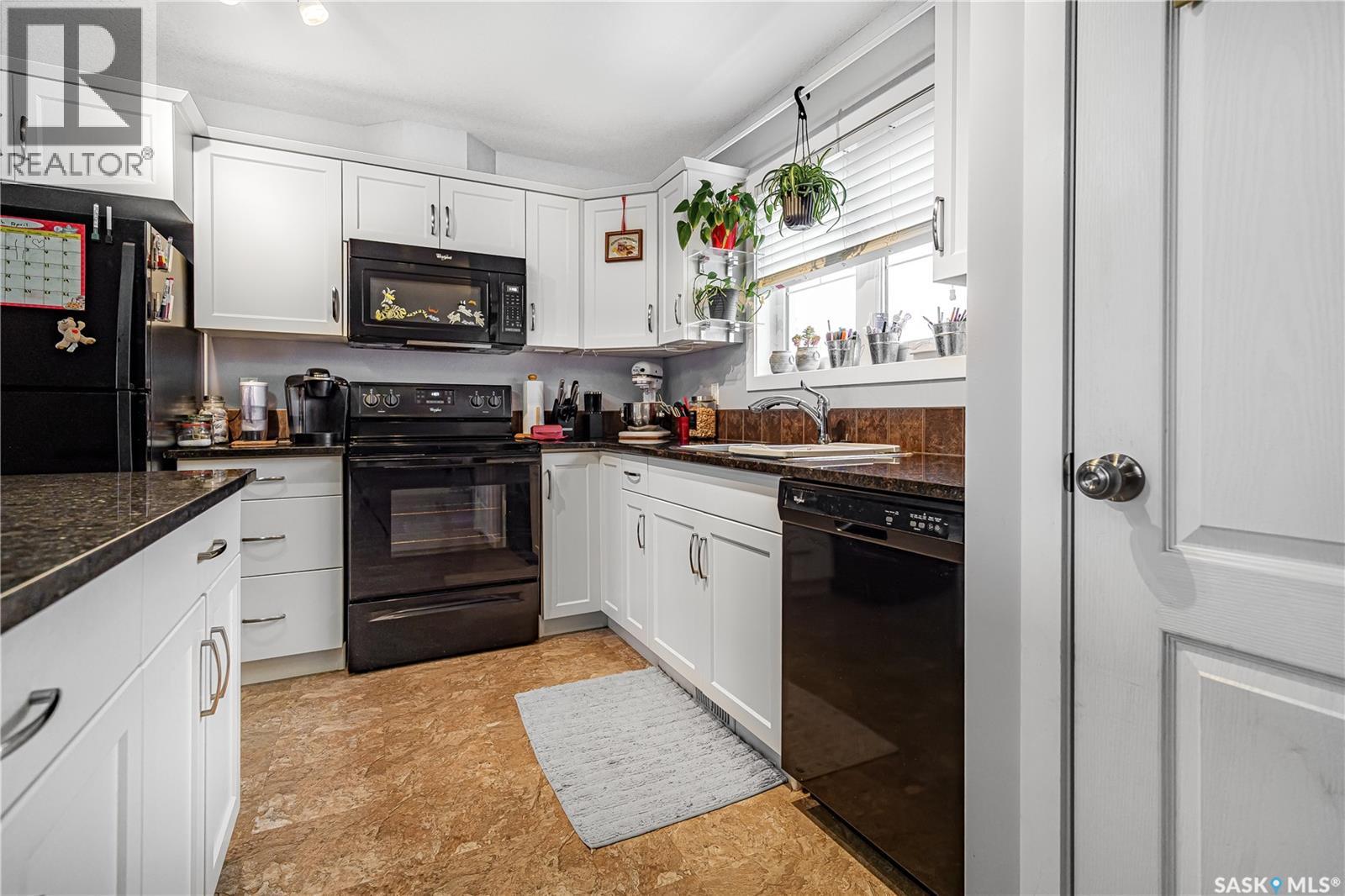 Photo 9 of 303 3440 Avonhurst Drive, Regina SK