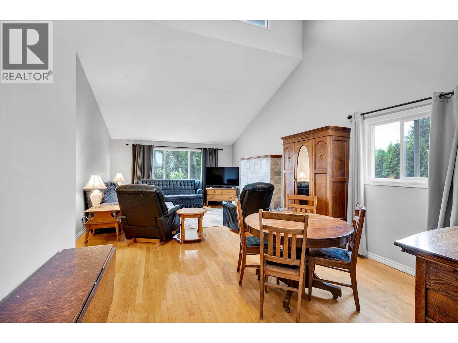 Photo 2 of 343 Helmcken Street, Clearwater BC