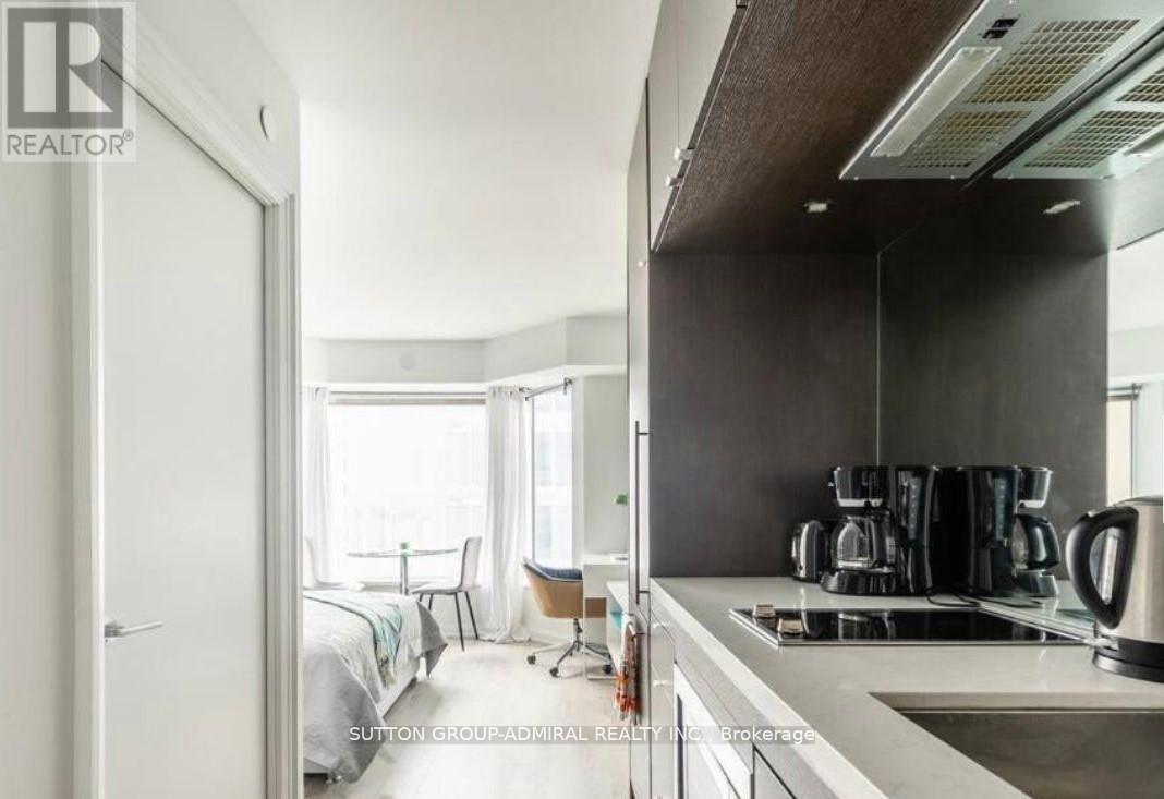 Photo 13 of 1908 155 Yorkville Avenue, Toronto ON