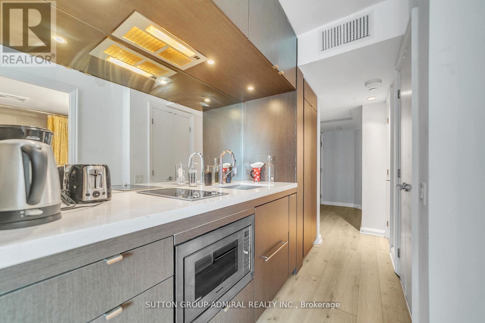 Photo 7 of 1908 155 Yorkville Avenue, Toronto ON