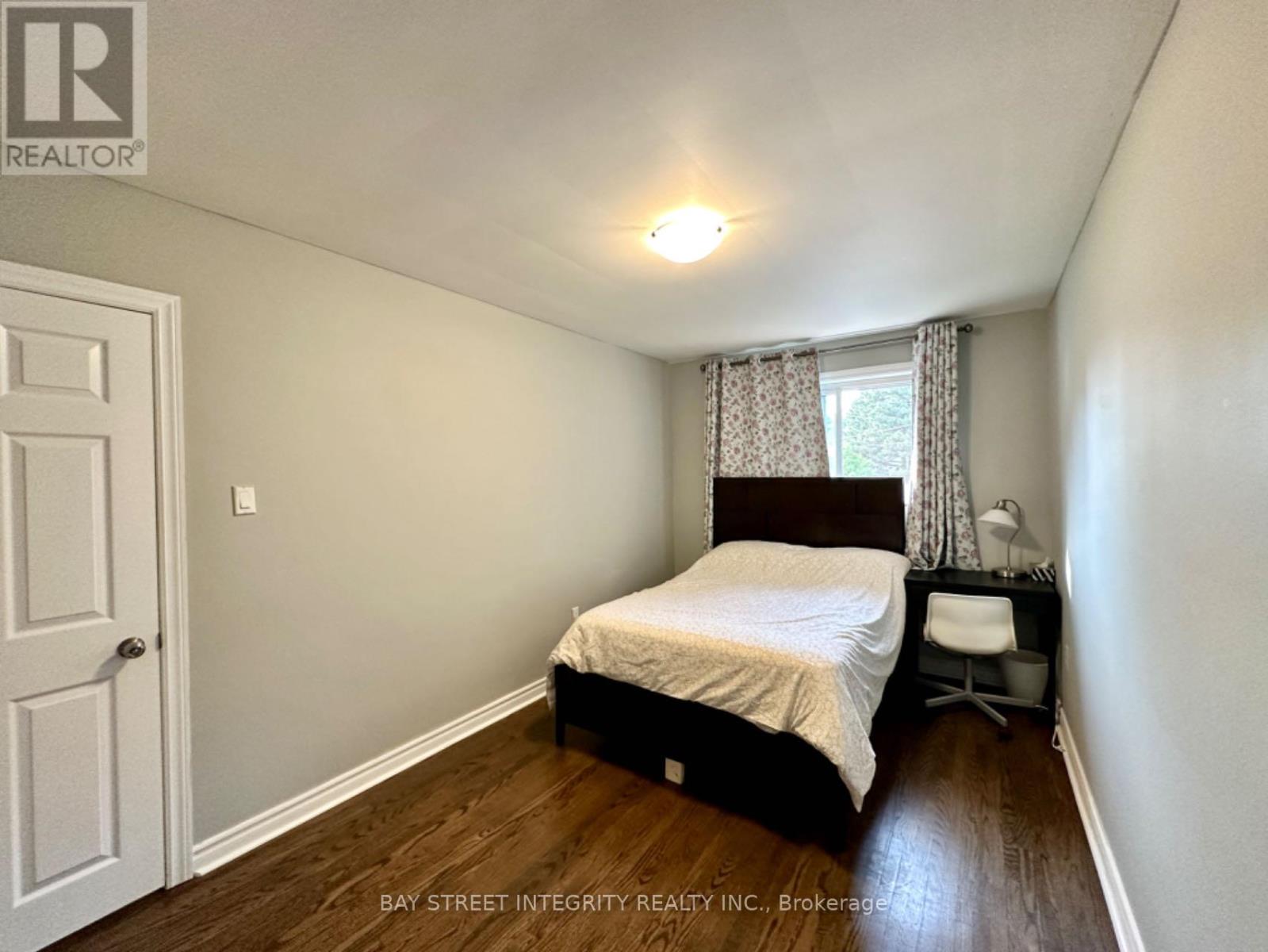 Photo 10 of 35 Lailey Crescent, Toronto ON