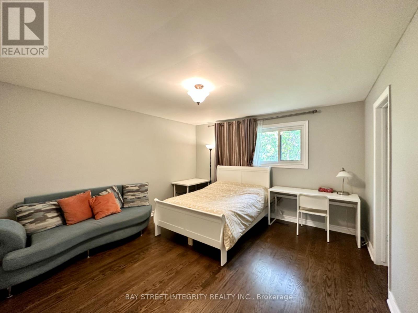 Photo 2 of 35 Lailey Crescent, Toronto ON