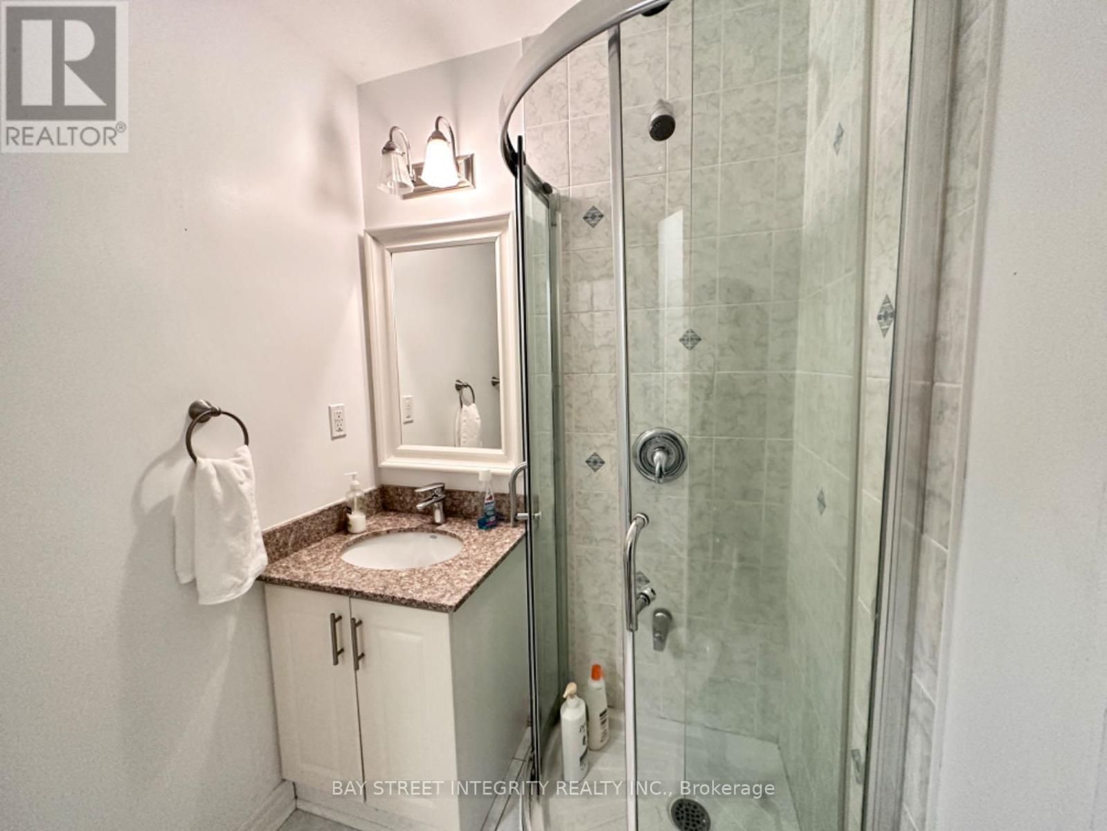 Photo 5 of 35 Lailey Crescent, Toronto ON