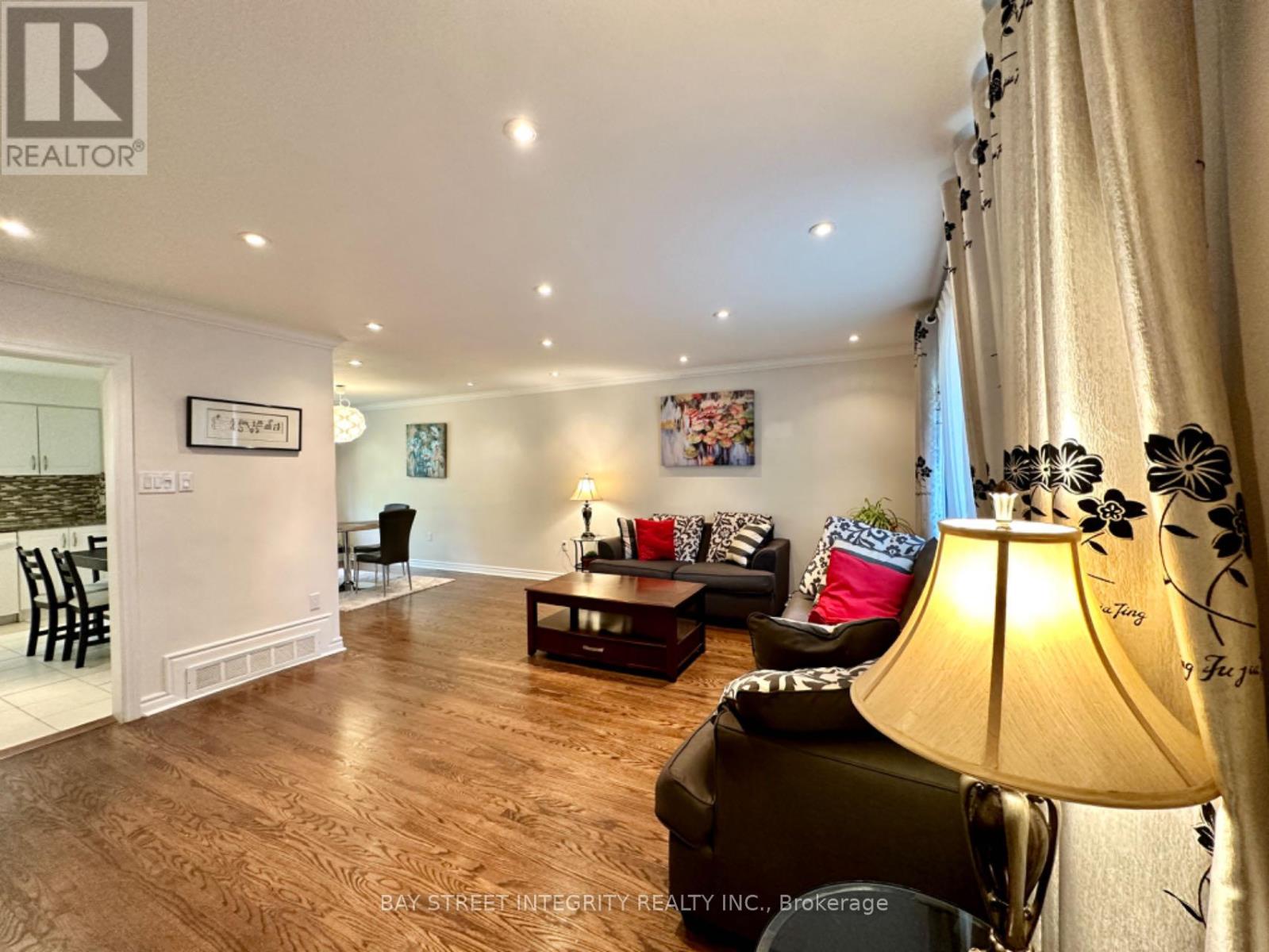 Photo 16 of 35 Lailey Crescent, Toronto ON