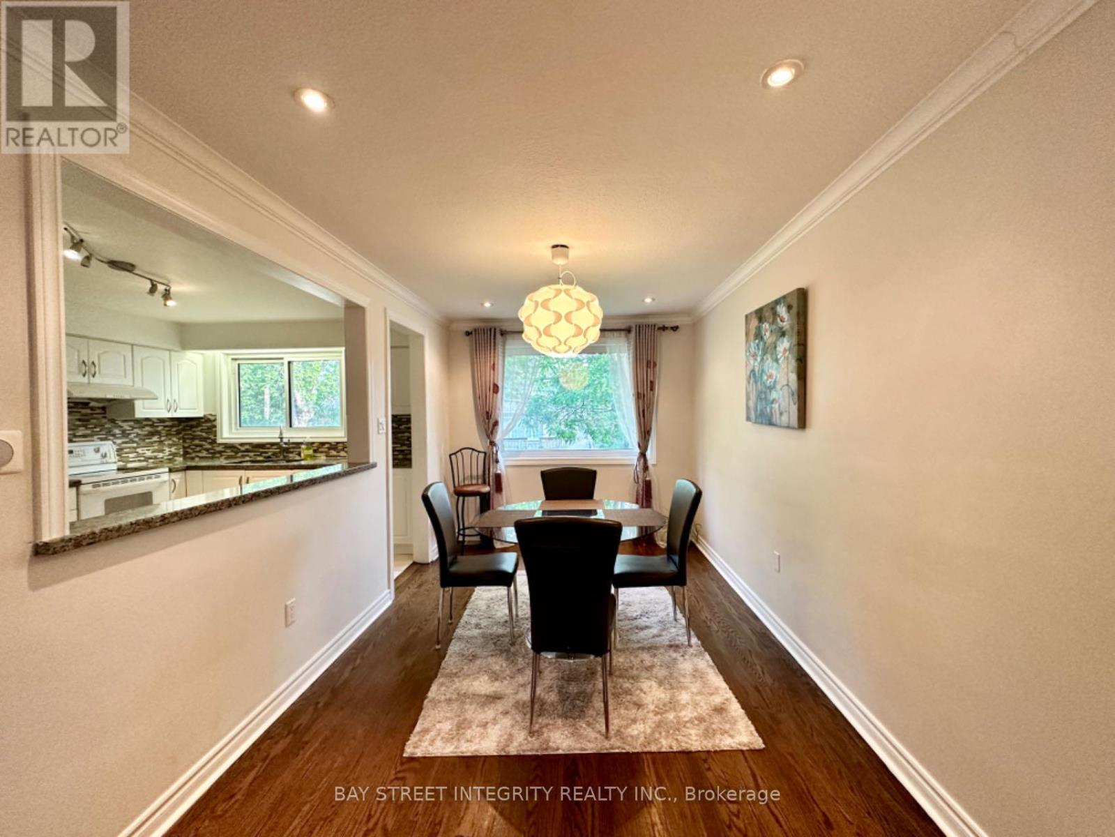 Photo 4 of 35 Lailey Crescent, Toronto ON