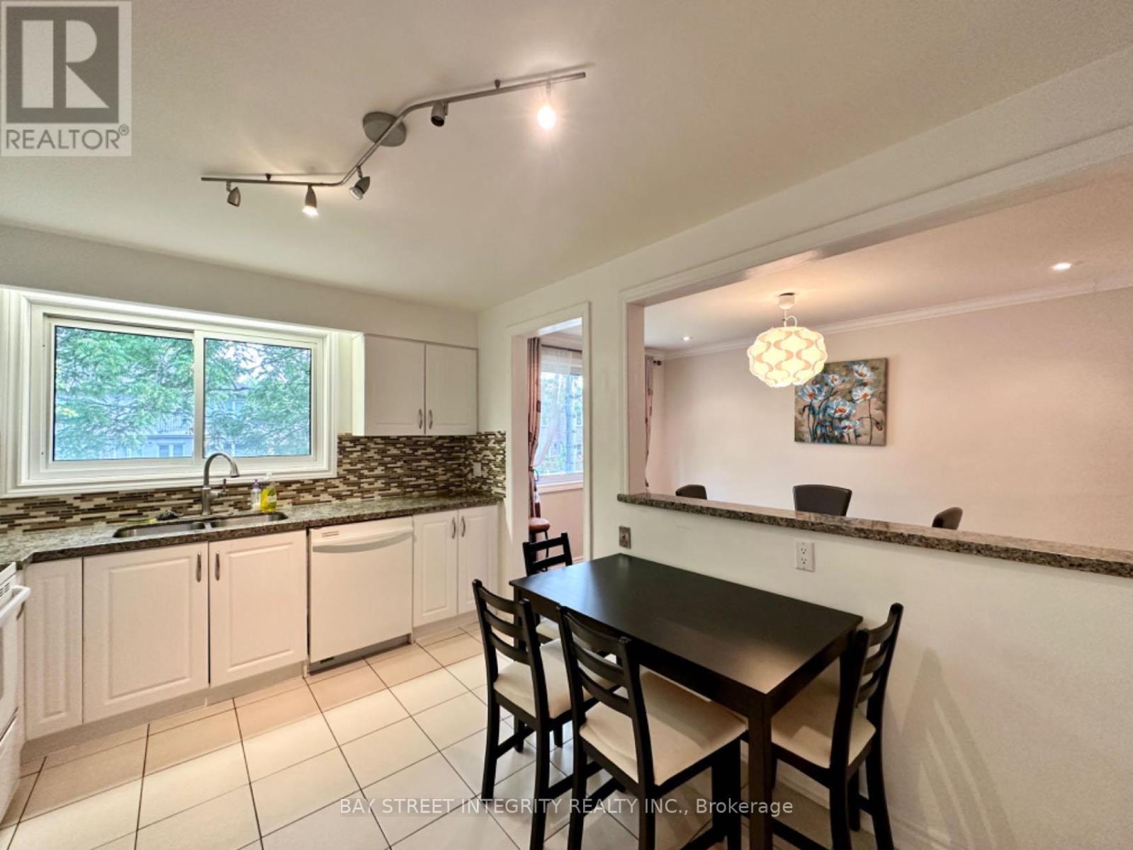 Photo 3 of 35 Lailey Crescent, Toronto ON