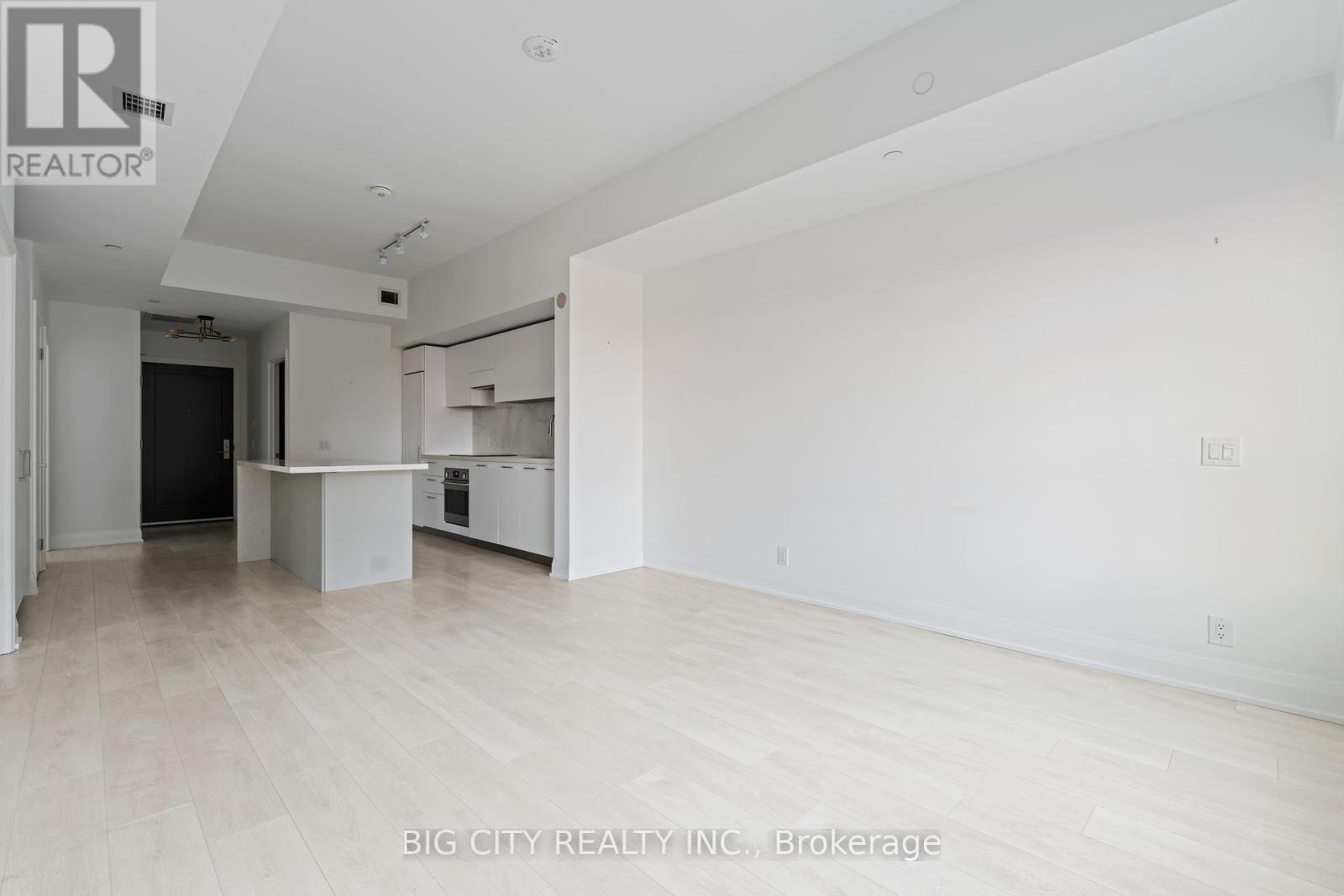 Photo 33 of 605 33 Frederick Todd Way, Toronto ON