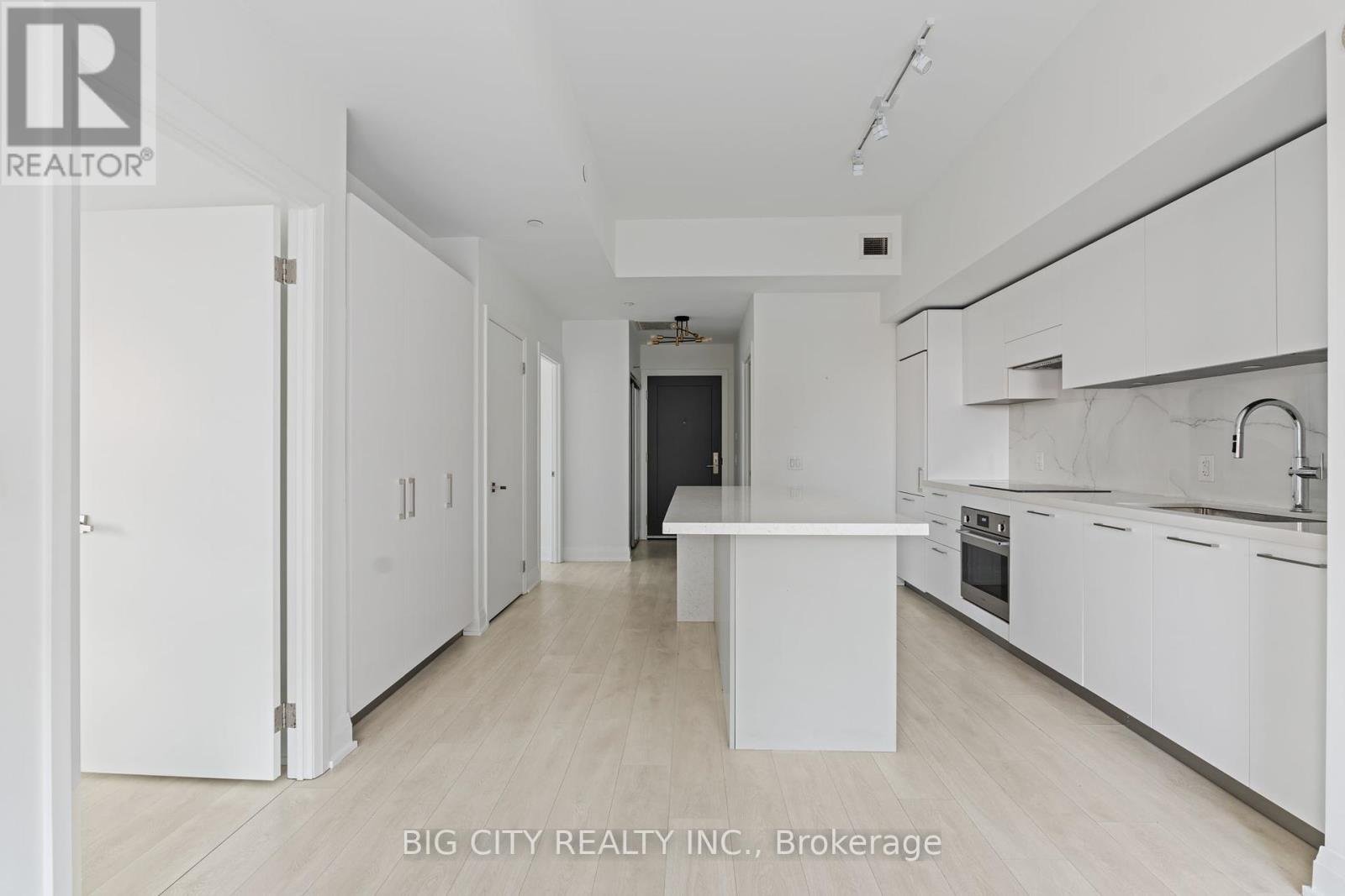Photo 5 of 605 33 Frederick Todd Way, Toronto ON