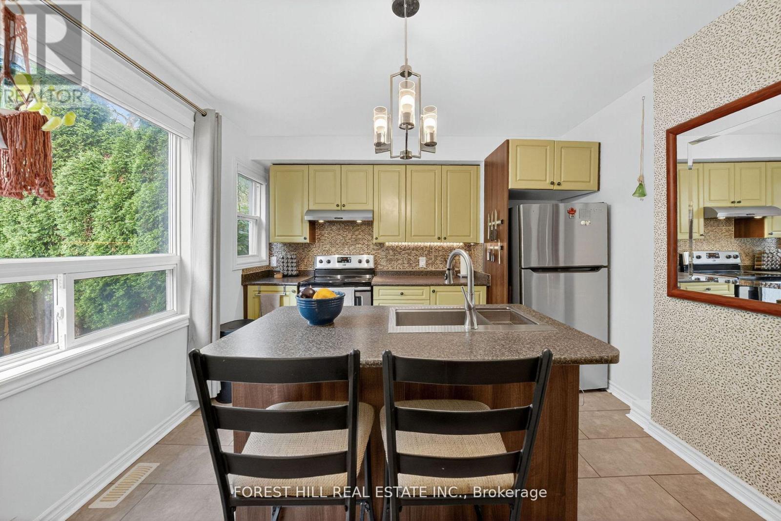 Photo 2 of 38 Scotia Avenue, Toronto ON