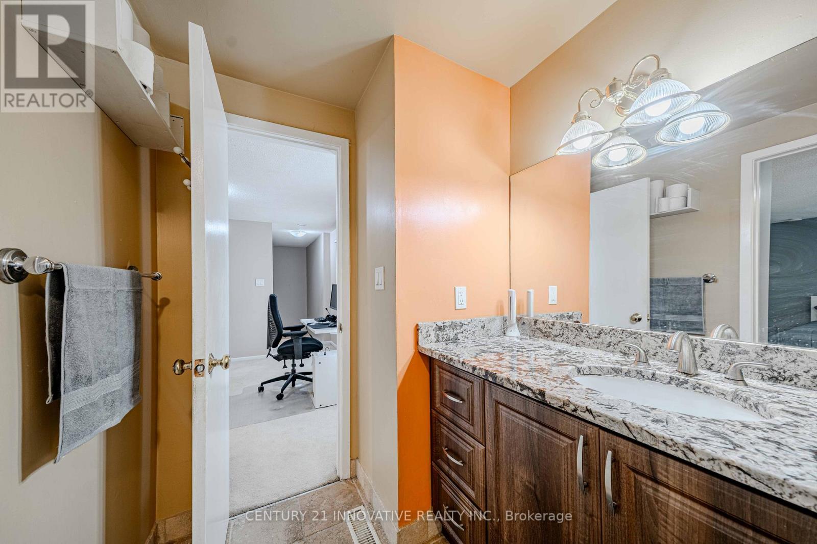 Photo 5 of 1764 Listowell Crescent, Pickering ON