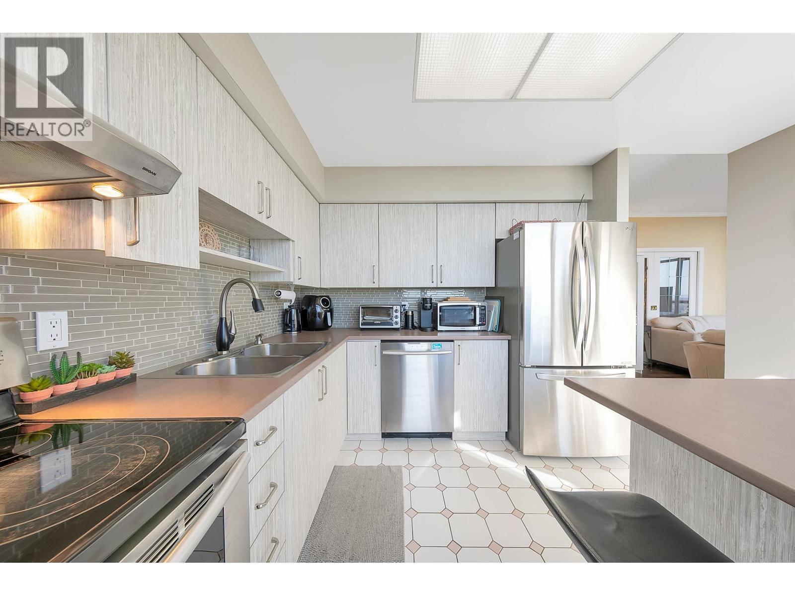 Photo 11 of 2401 6888 Station Hill Drive, Burnaby BC