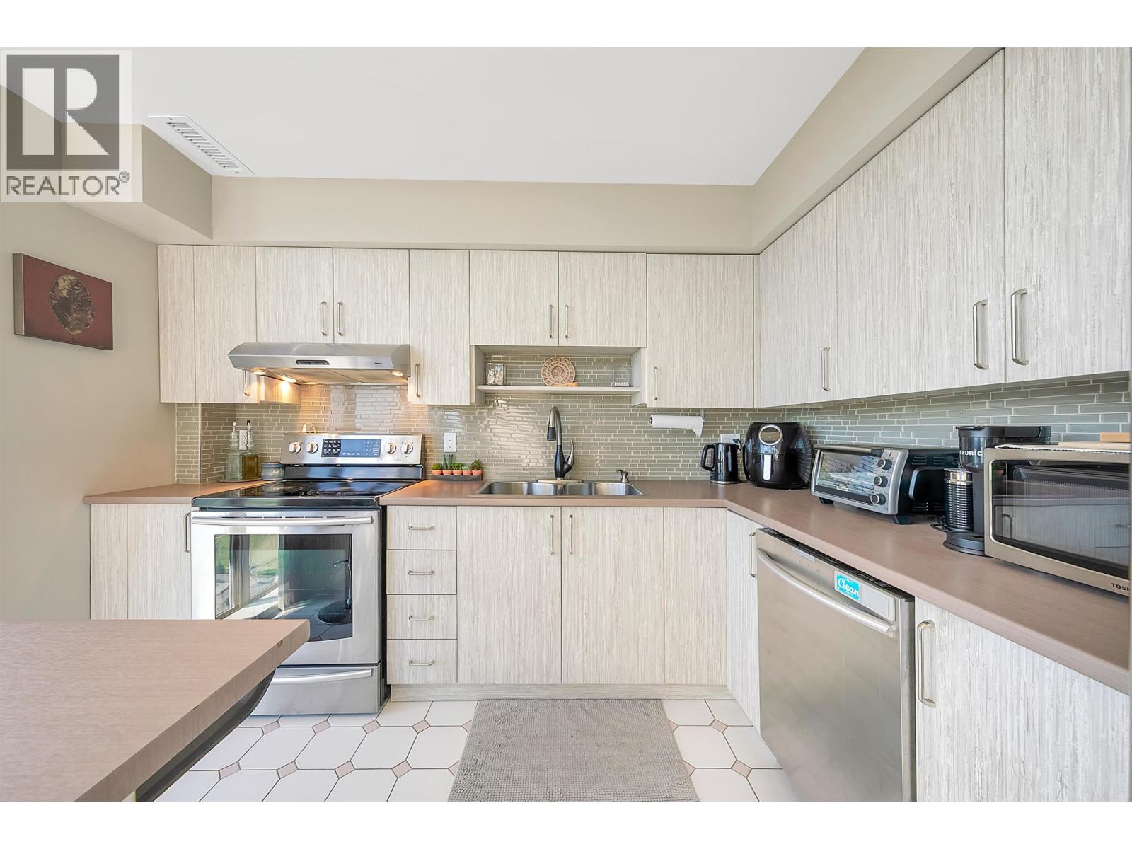 Photo 17 of 2401 6888 Station Hill Drive, Burnaby BC