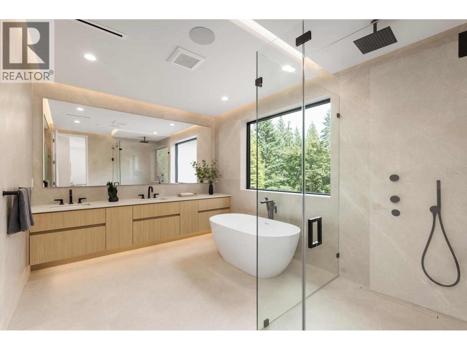 Photo 9 of 620 Kenwood Road, West Vancouver BC